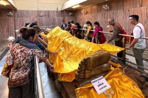 4 nét vẽ trên đất Phật