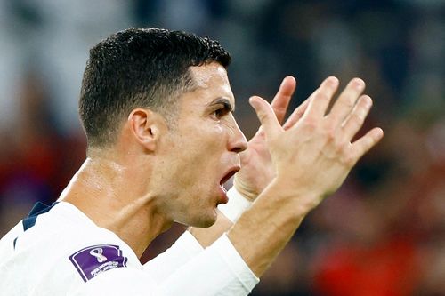 Ronaldo phải chấp nhận vị thế đang kém Messi
