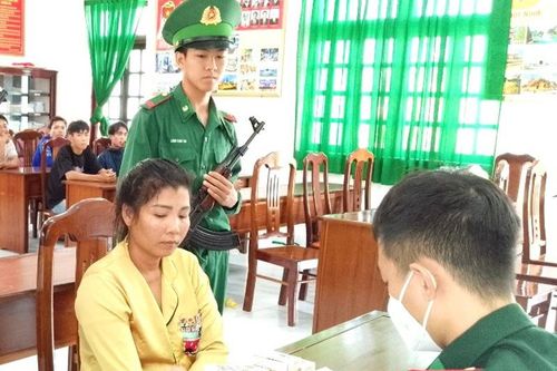 Vợ gửi ma túy đá cho chồng sử dụng