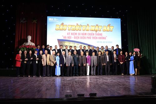 Giao lưu nhân chứng lịch sử '50 năm chiến thắng 'Hà Nội - Điện Biên Phủ trên không'