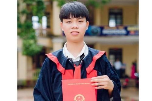 Tân sinh viên nhận học bổng Nâng bước thủ khoa: 'Học vấn là con đường duy nhất để thoát nghèo'