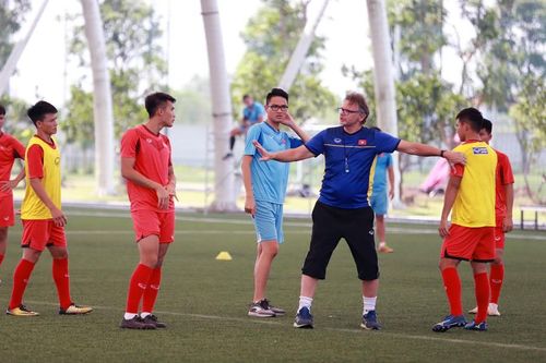 VFF từ chối bình luận nguồn tin HLV Troussier thay ông Park Hang-seo dẫn dắt tuyển Việt Nam