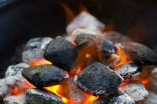 Hà Tĩnh: Đốt than sưởi ấm trong phòng kín, 3 người nhập viện