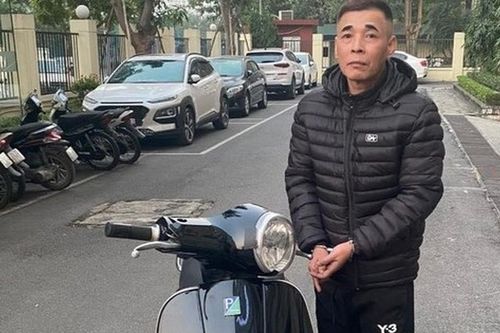 Bắt đối tượng đi xe Vespa gây 3 vụ trộm cắp, cướp giật tại Hà Nội