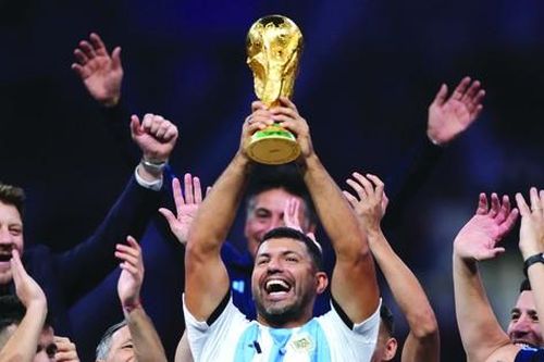 Tấm huy chương World Cup của 'người ngoài' Aguero