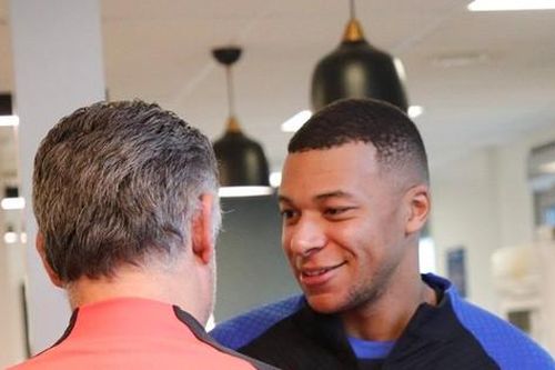 Mbappe lao vào tập luyện để quên đi thất bại trước Messi