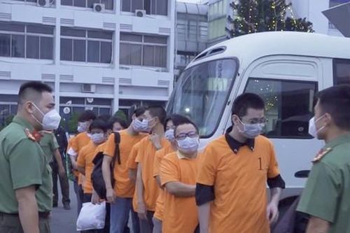 TPHCM trục xuất 12 người Trung Quốc nhập cảnh trái phép