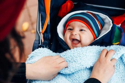 Có nên đóng kín cửa nhà 'nhốt' trẻ để tránh gió lạnh?