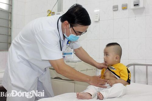 Đồng Nai: Lấy mảnh thủy tinh sắc nhọn trong dạ dày bé 9 tháng tuổi