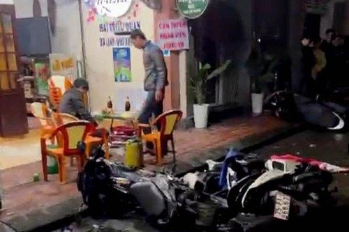 Clip: Hiện trường vụ tài xế ô tô tông liên hoàn 8 xe máy rồi lái xe bỏ chạy