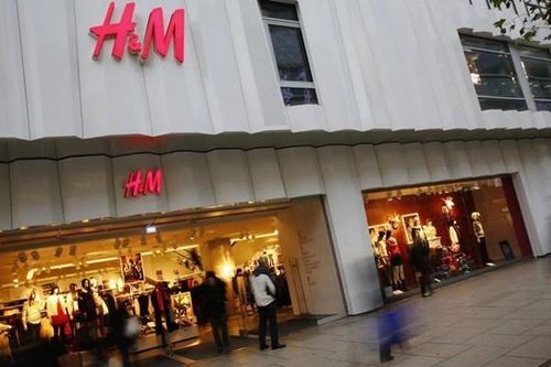 H&M đồng ý thưởng 500 euro/người cho 4.000 nhân viên