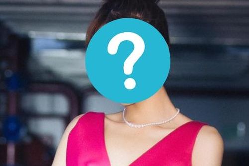 1 nữ ca sĩ nổi tiếng hủy liên tiếp 2 show diễn vì cổ họng bị tổn thương, công việc quá tải!