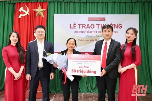 Agribank Bắc Thanh Hóa trao thưởng Chương trình tiết kiệm dự thưởng 'Agribank - Sức sống xanh'