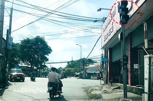 Đèn tín hiệu giao thông bị hư