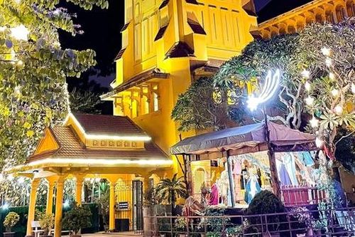 Muôn kiểu 'check-in' Giáng sinh vui vẻ