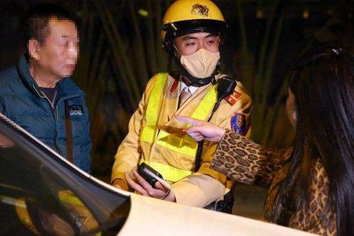 Diễn biến mới nhất vụ vợ lăng mạ CSGT khi chồng vi phạm nồng độ cồn