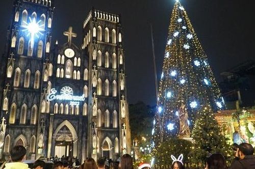 Hà Nội lung linh sắc màu trước thềm Giáng sinh