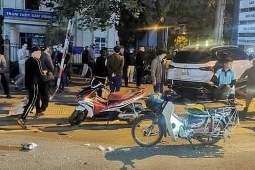 Ô tô 'điên' gây tai nạn liên hoàn khiến 5 người thương vong