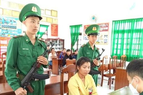 Vợ gửi ma túy ra tàu cá cho chồng sử dụng