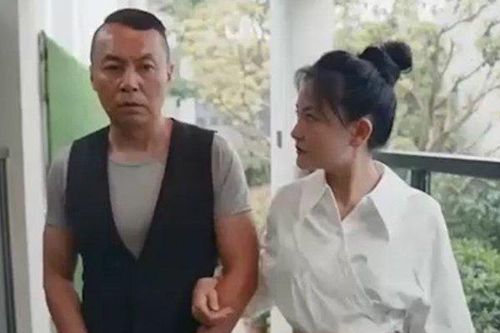 Chàng trai dùng cách khó tin để 'giảm căng thẳng' khi ra mắt nhà bạn gái