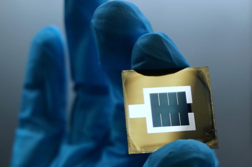 Đức phát triển pin mặt trời peroskite-silicon đạt hiệu suất chuyển đổi kỷ lục