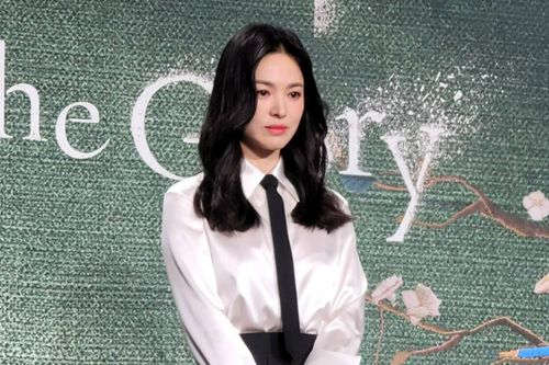 Lên đồ chỉn chu, Song Hye Kyo vẫn bị dân mạng 'soi' dấu hiệu lão hóa