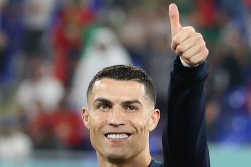 Vừa xóa 'Messi là GOAT', FIFA phải gỡ bài khen Ronaldo vì bị chê không thật lòng