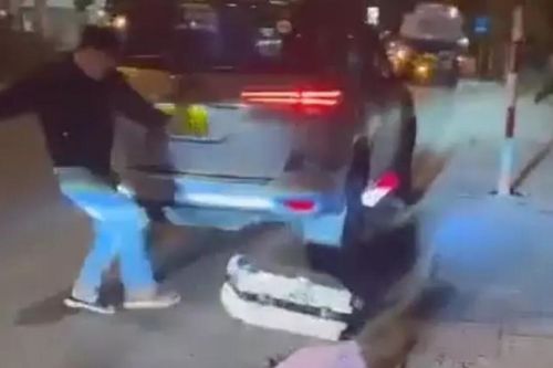 Xôn xao tài xế chửi thô tục, đuổi, ném vali của du khách ở Đà Lạt
