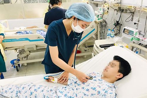 Cảnh báo tình trạng trẻ uống nhầm hóa chất độc hại