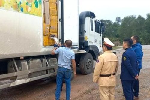 Phát hiện xe đông lạnh chở 6,2 tấn thực phẩm không rõ nguồn gốc