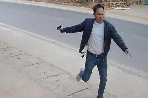 Kẻ vận chuyển ma túy vừa bỏ chạy vừa nổ súng chống trả Cảnh sát