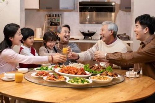 Vợ muốn ăn tết ngoại, chồng nói: 'Bảo nhà ngoại xin phép nhà nội một câu'