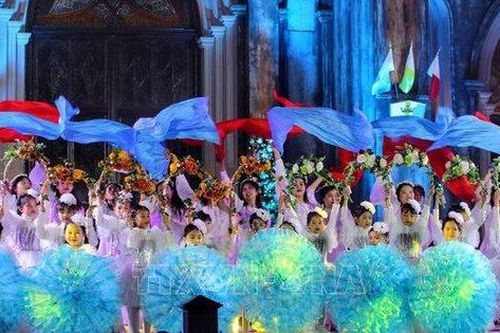 Chùm ảnh: Rực rỡ ánh đèn đêm Giáng sinh
