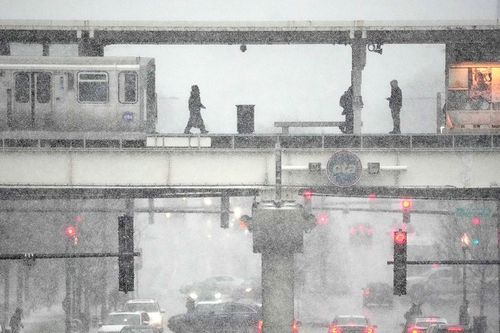 Băng giá bao trùm phần lớn lãnh thổ nước Mỹ, hủy hàng nghìn chuyến bay do bão tuyết