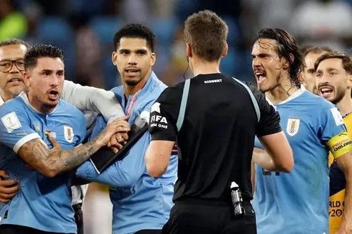 Tuyển Uruguay đối diện án phạt cực nặng từ FIFA
