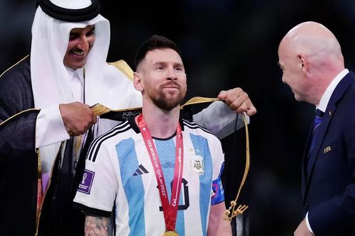 Danh tính đại gia hỏi mua áo choàng Messi mặc khi nhận Cúp vàng với giá 'khủng'