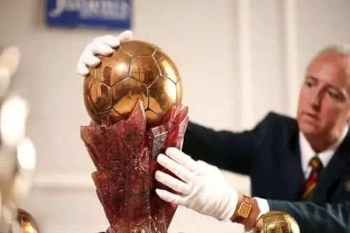 Người hâm mộ đòi trao 'Siêu Quả bóng vàng' cho Messi