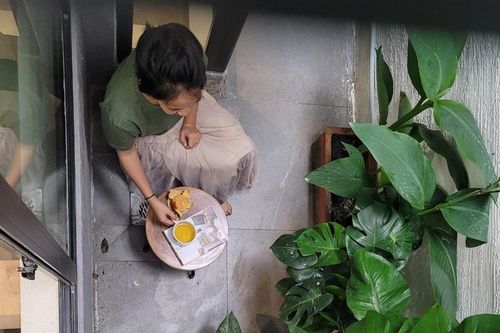 Căn nhà 34m2 rộng như 70m2 nhờ thiết kế thông minh, vẫn đủ giếng trời và sân để xe