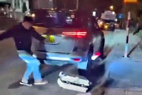 Tạm giữ xe taxi, chấm dứt hợp đồng tài xế xúc phạm du khách ở Đà Lạt