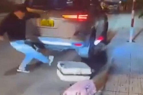 'Cái kết' cho nam tài xế chửi mắng thậm tệ, ném vali của du khách ở Đà Lạt