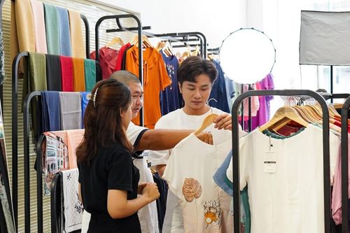Phim ngắn 'Mùa xuân của Mẹ' của Thiều Hoa truyền cảm hứng Tết 2023