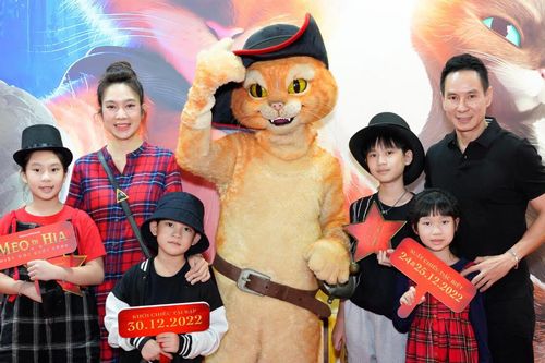 Gia đình Lý Hải - Minh Hà hào hứng đón Giáng Sinh cùng Mèo Đi Hia