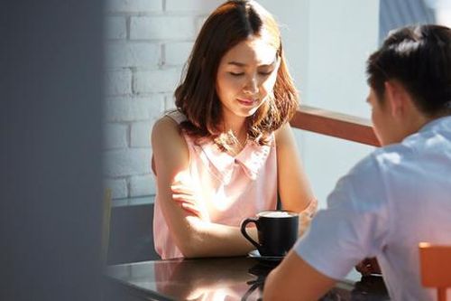 Biết quá khứ của chồng sắp cưới, tôi đem sính lễ trả lại