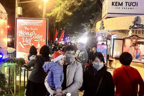 Sôi động hấp dẫn Chương trình 'Tự hào nông sản Việt' trên phố đi bộ hồ Hoàn Kiếm