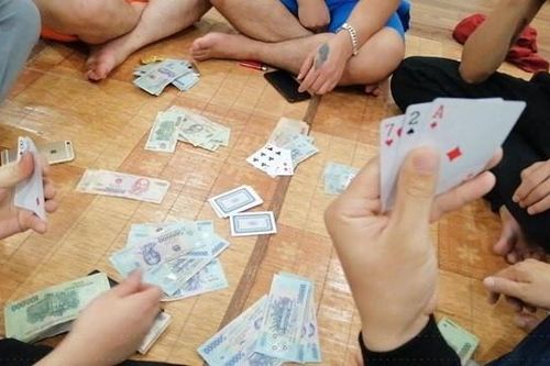 Bắt quả tang trạm trưởng trạm y tế xã ở Hải Phòng đánh bạc