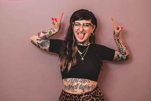 Người phụ nữ bị quấy rối vì có 200 hình xăm