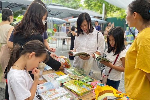 'Kích cầu' đọc sách từ những phiên chợ