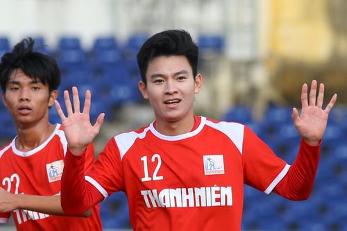 Tuyển thủ Việt Nam lập siêu phẩm ở U21 Quốc gia