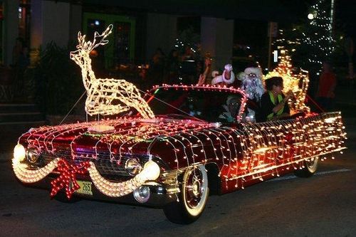 Ông già Noel lái Cadillac đi phát quà cho trẻ em