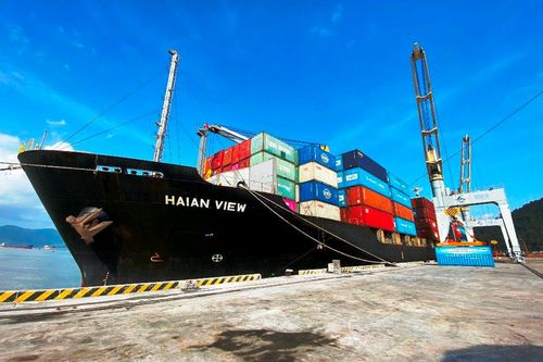 Mở tuyến dịch vụ vận tải container nội địa đầu tiên đến cảng Chân Mây